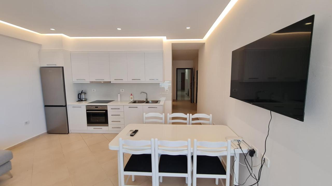 Sea And City View Apartment Sarande Bagian luar foto