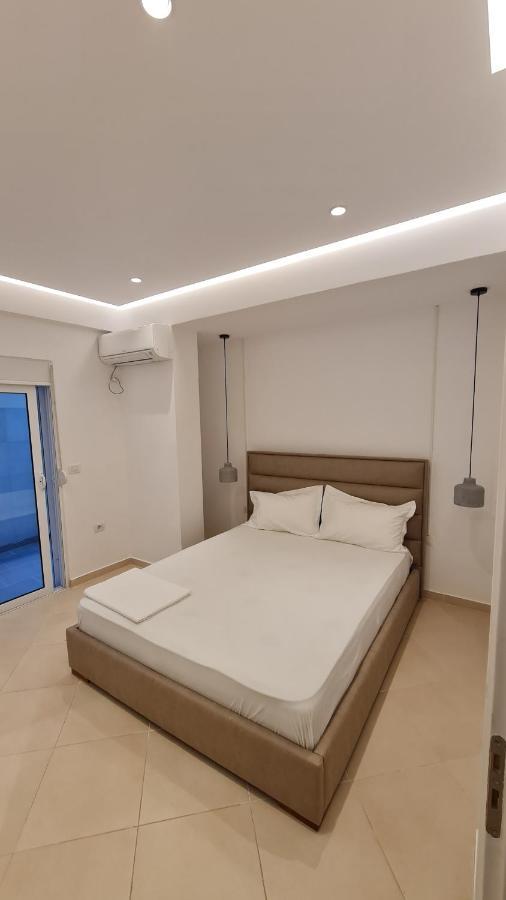 Sea And City View Apartment Sarande Bagian luar foto