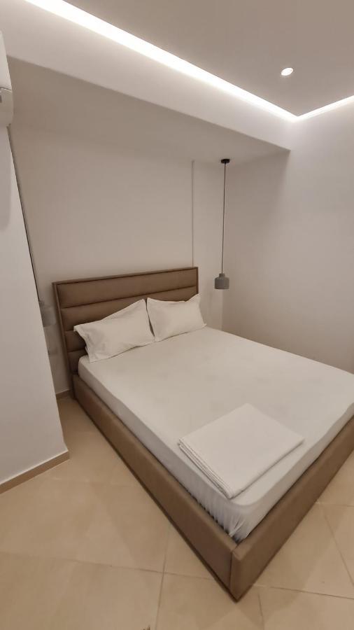 Sea And City View Apartment Sarande Bagian luar foto