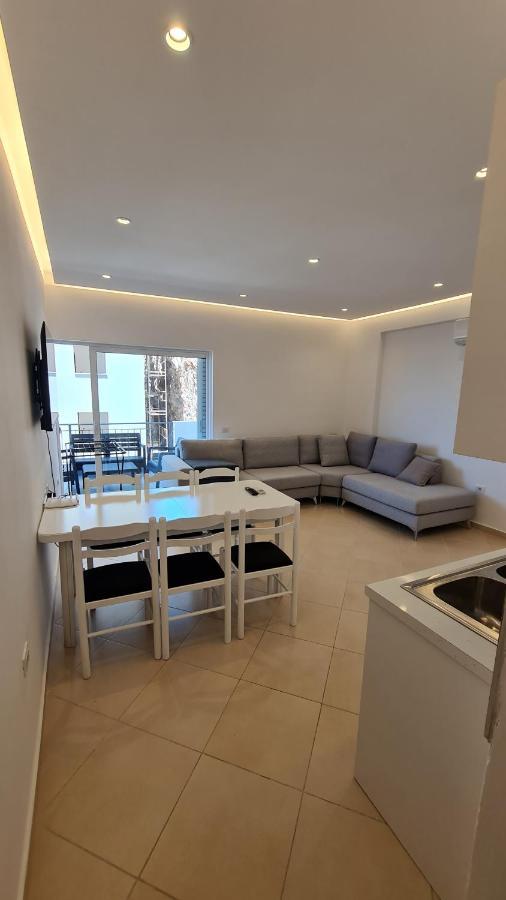 Sea And City View Apartment Sarande Bagian luar foto