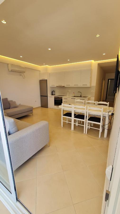 Sea And City View Apartment Sarande Bagian luar foto