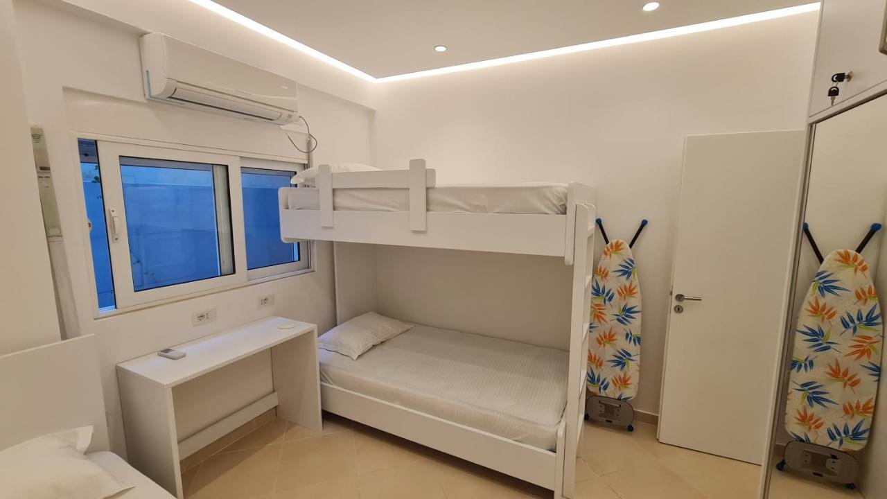 Sea And City View Apartment Sarande Bagian luar foto