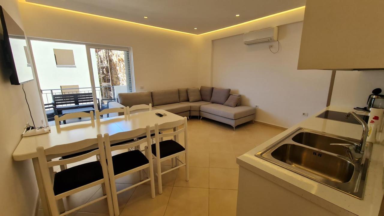 Sea And City View Apartment Sarande Bagian luar foto